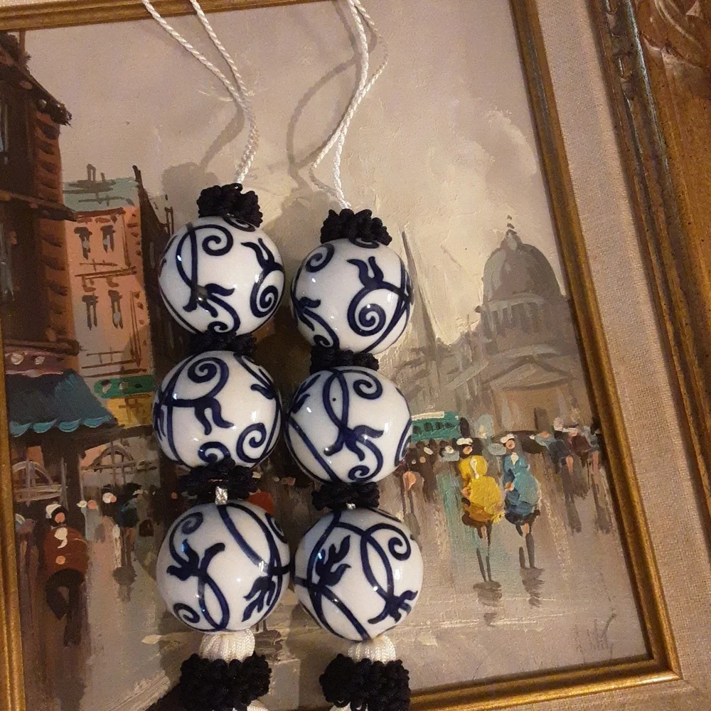 2 Blue & White Ceramic Hanging Scroll Weights - Picture 2 of 3